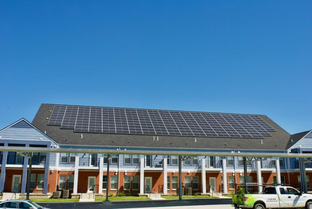 Dachlösungen bieten die meiste Fläche für den Ausbau von Photovoltaik in Hamburg. 