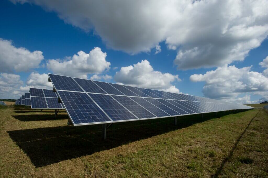 Solar-Zukunft: Das Ausbauziel weltweit liegt bei rund 75 Terawatt.